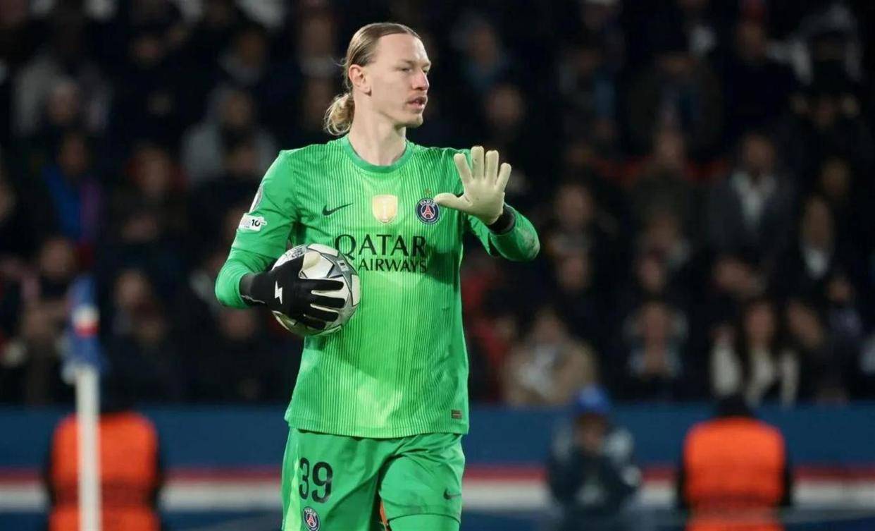 12亿豪门一夜崩盘!核心怒喷队友自私,主帅当场翻脸,法甲变天在即